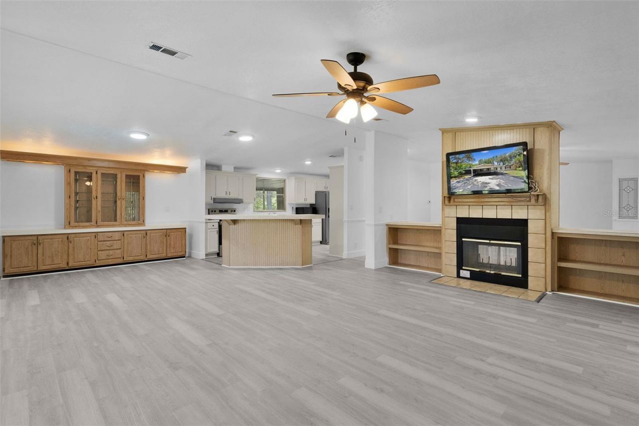 27817 W Pelican Isle Drive, Leesburg, FL 34748 Photo