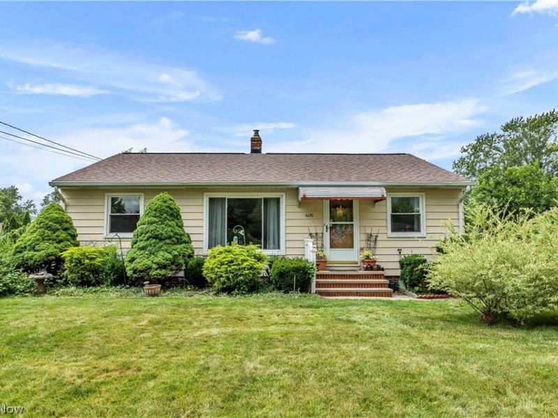 6676 Mackenzie, North Olmsted, OH 44070 Photo 1