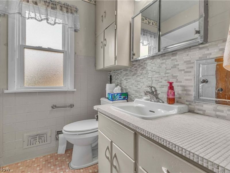 6676 Mackenzie, North Olmsted, OH 44070 Photo 10
