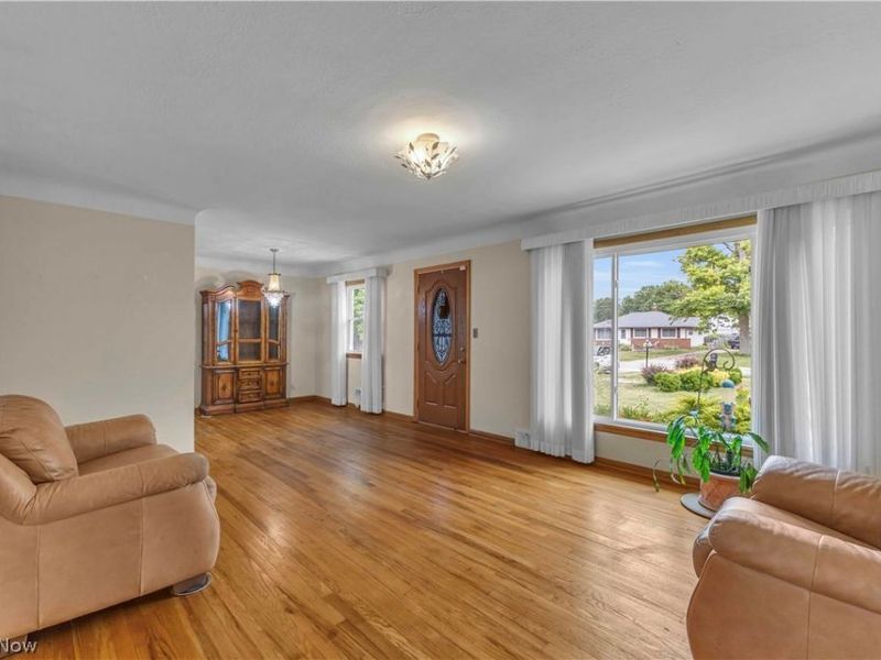 6676 Mackenzie, North Olmsted, OH 44070 Photo 16