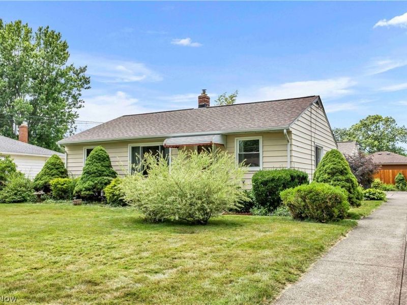 6676 Mackenzie, North Olmsted, OH 44070 Photo 2