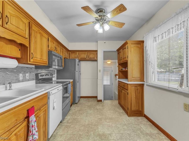 6676 Mackenzie, North Olmsted, OH 44070 Photo 21
