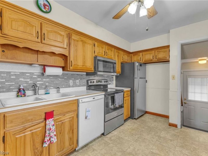 6676 Mackenzie, North Olmsted, OH 44070 Photo 22