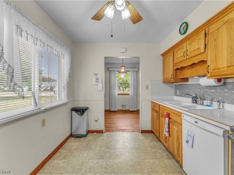 6676 Mackenzie, North Olmsted, OH 44070 Photo 24