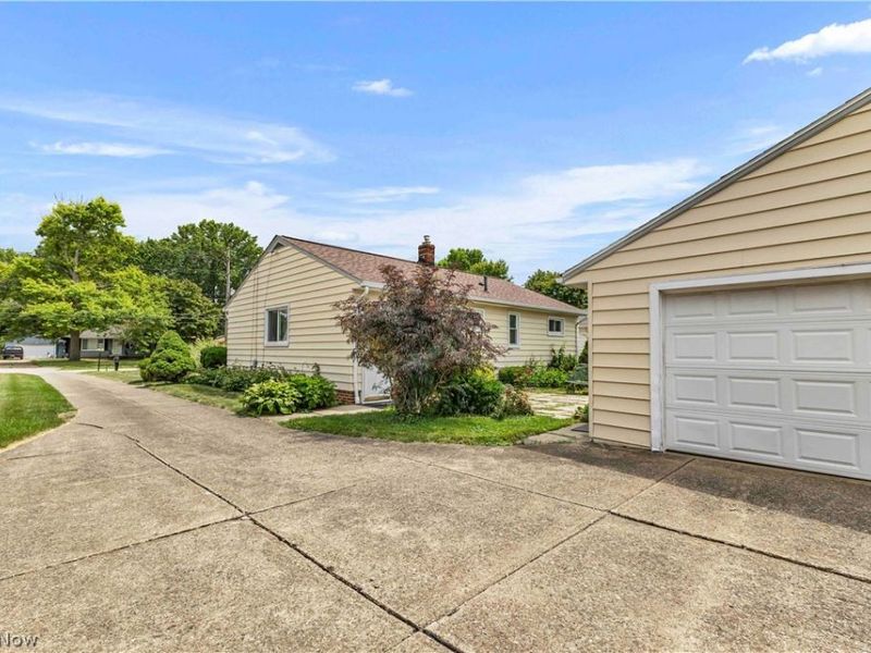 6676 Mackenzie, North Olmsted, OH 44070 Photo 4