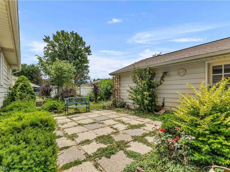 6676 Mackenzie, North Olmsted, OH 44070 Photo 5
