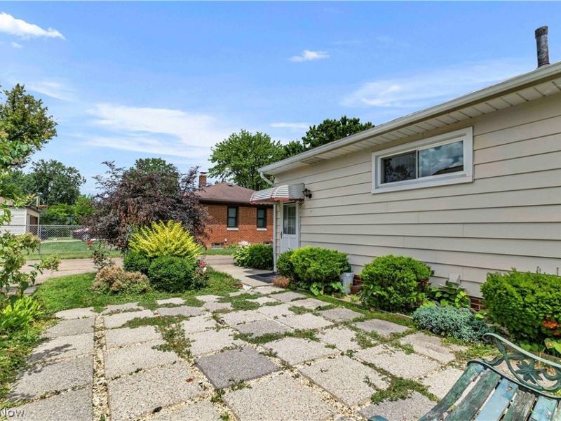 6676 Mackenzie, North Olmsted, OH 44070 Photo 6