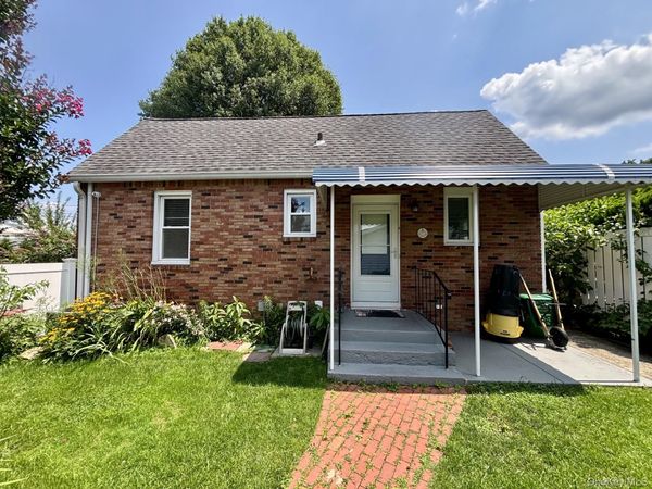 42 Bella Vista Avenue , Glen Head, NY 11542