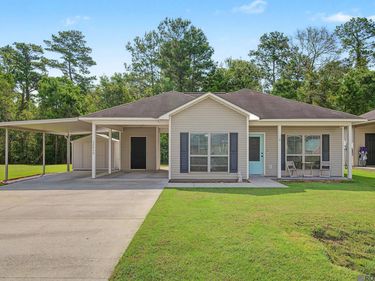 32430 Creek Pointe Dr, Denham Springs, LA 70726