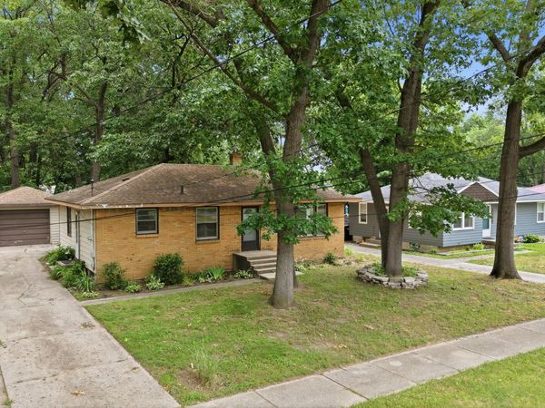 1711 SW Royal Oak Street SW, Wyoming, MI 49519