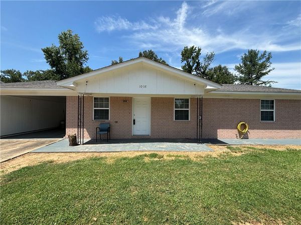 1008 S Muskogee Avenue , Russellville, AR 72801