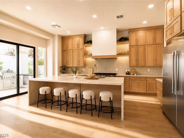 305 Prince Charming Court , Las Vegas, NV 89145
