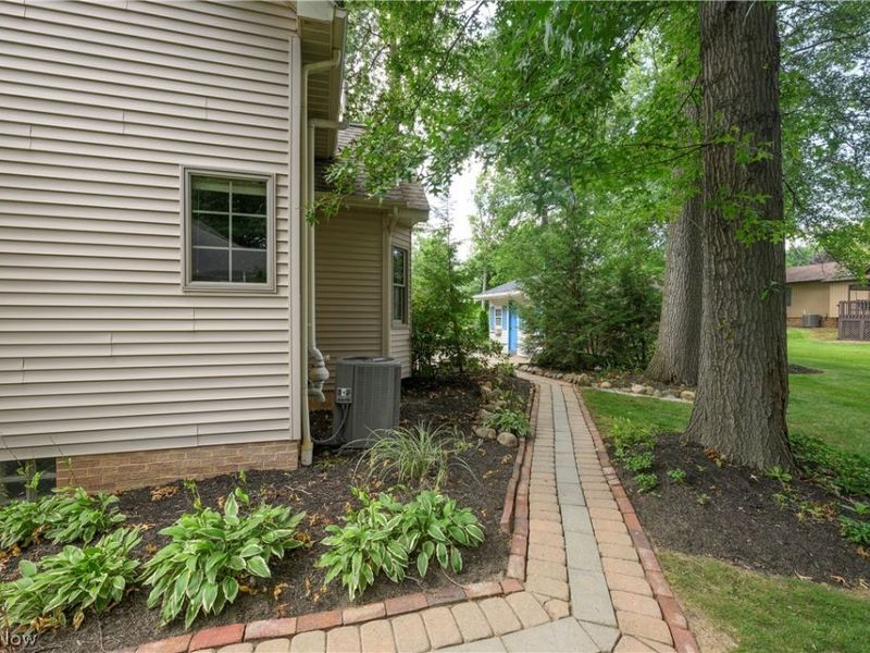 206 Shenandoah Boulevard, Barberton, OH 44203 Photo 4