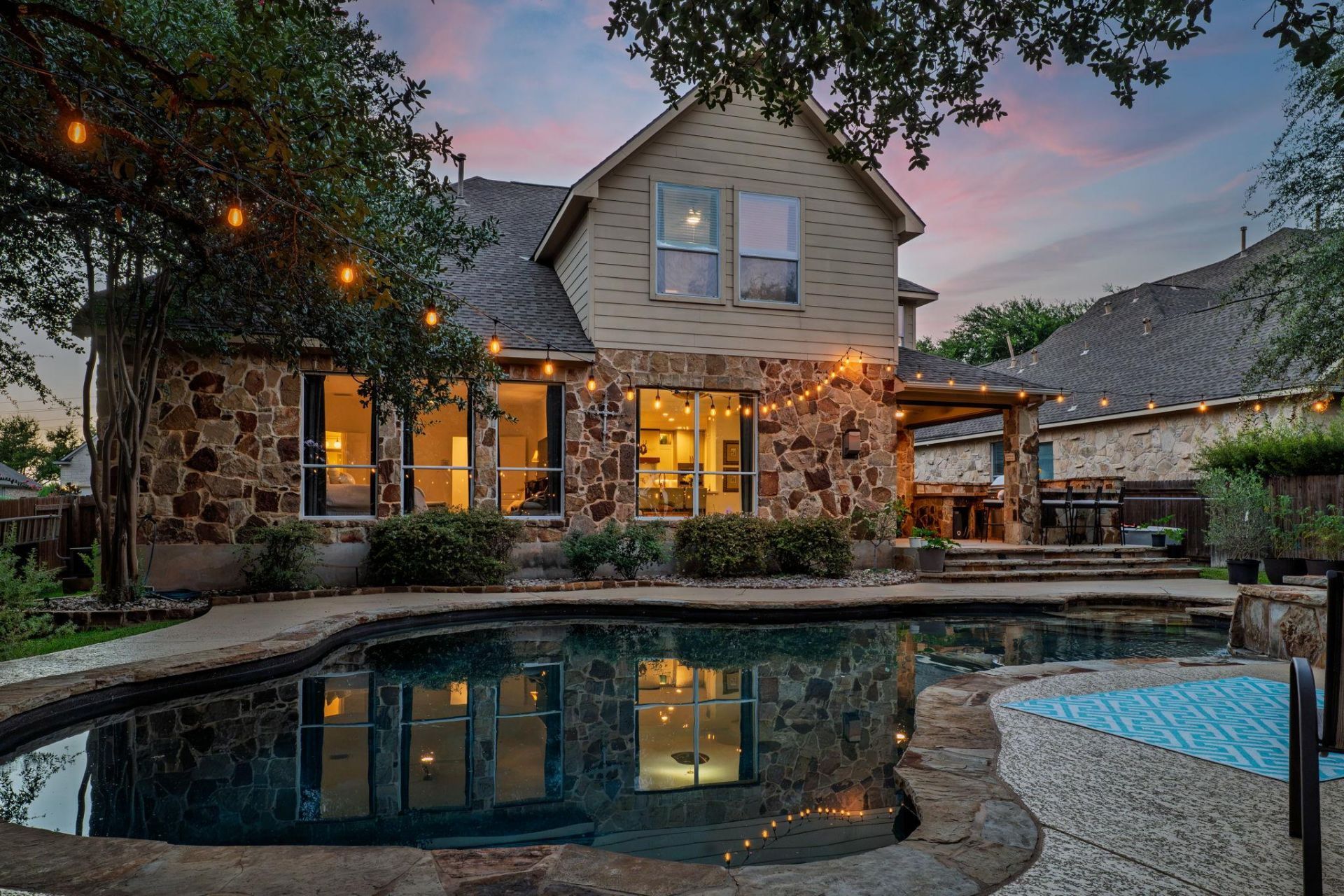 2317 Rio Mesa Dr, Austin, TX 78732 Main Photo
