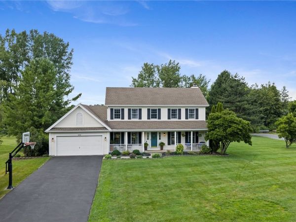 1454 Chigwell Lane N, Webster, NY 14580