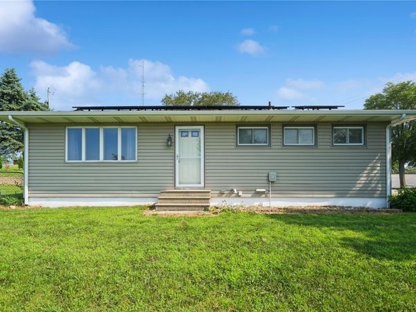 410 Lehnen Street, Norway, IA 52318