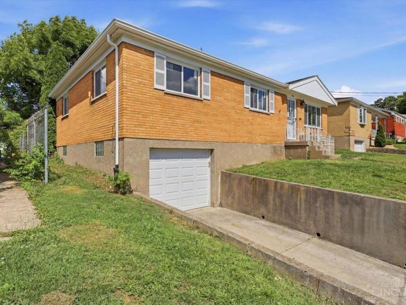 5750 Timrick Court, Cincinnati, OH 45238 Photo 3