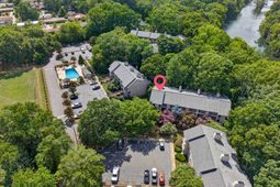 332 Edgewater Lane photo 4