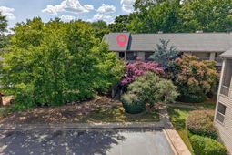 332 Edgewater Lane photo 4