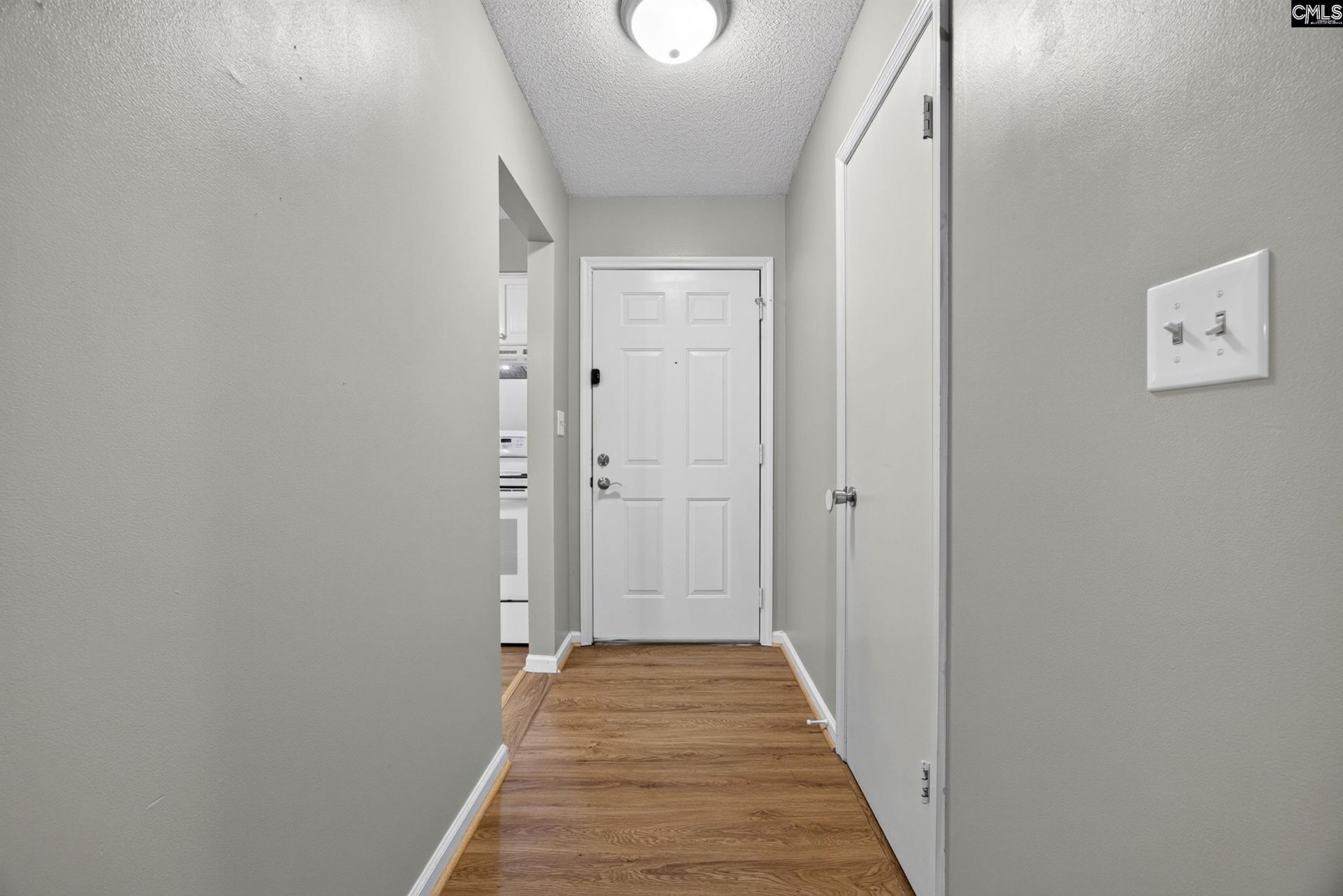 332 Edgewater Lane Photo 6