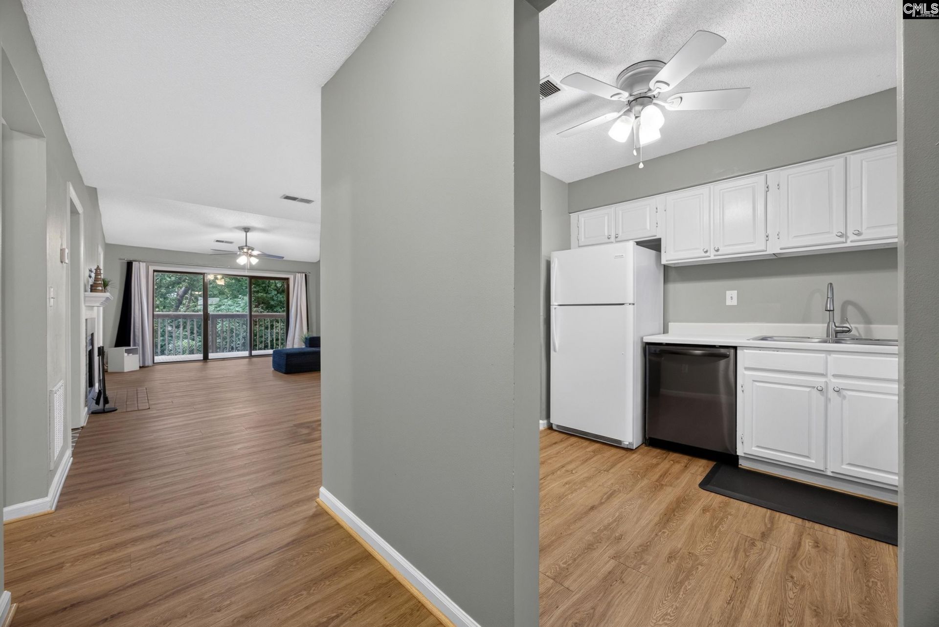 332 Edgewater Lane Photo 7