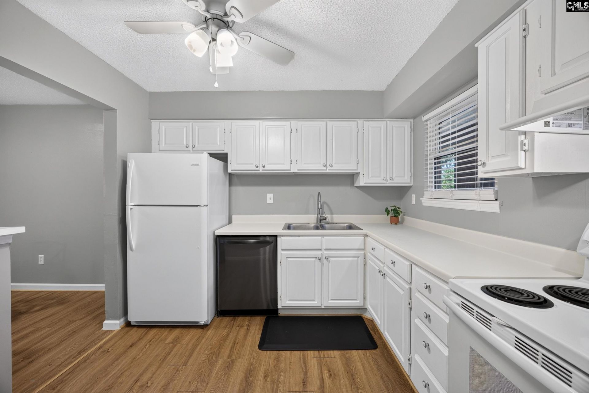 332 Edgewater Lane Photo 8
