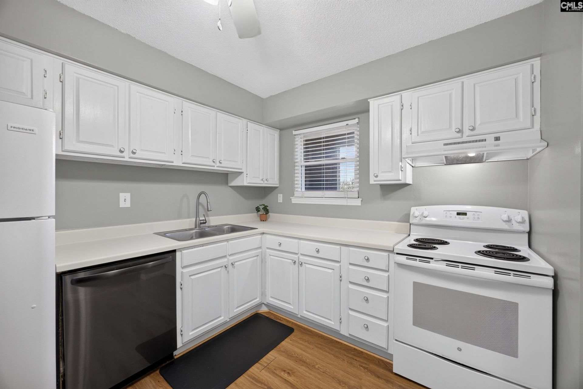 332 Edgewater Lane Photo 9