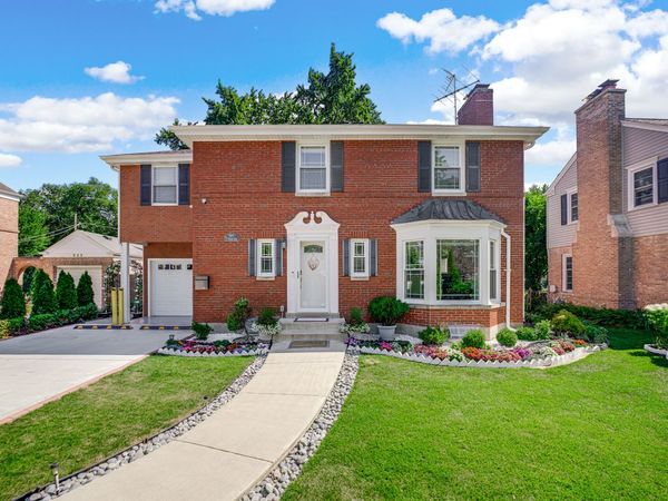 907 E Central Road , Mount Prospect, IL 60056