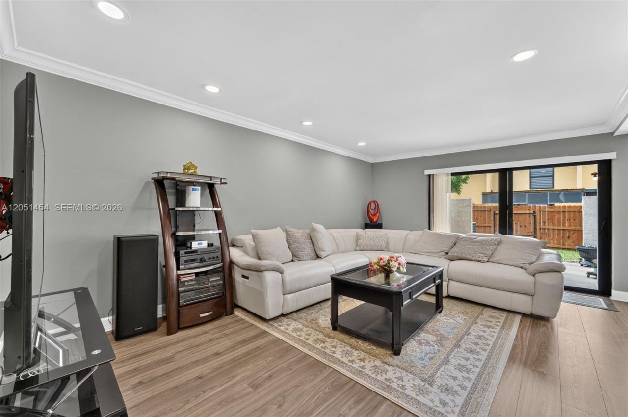 9260 NW 16th St, Unit #9260, Pembroke Pines, FL 33024 Photo