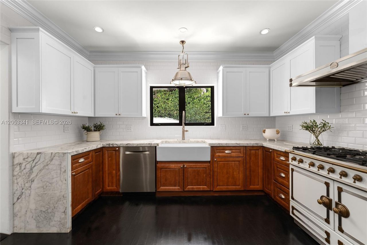 4430 Alton Rd , Miami Beach, FL 33140 Photo