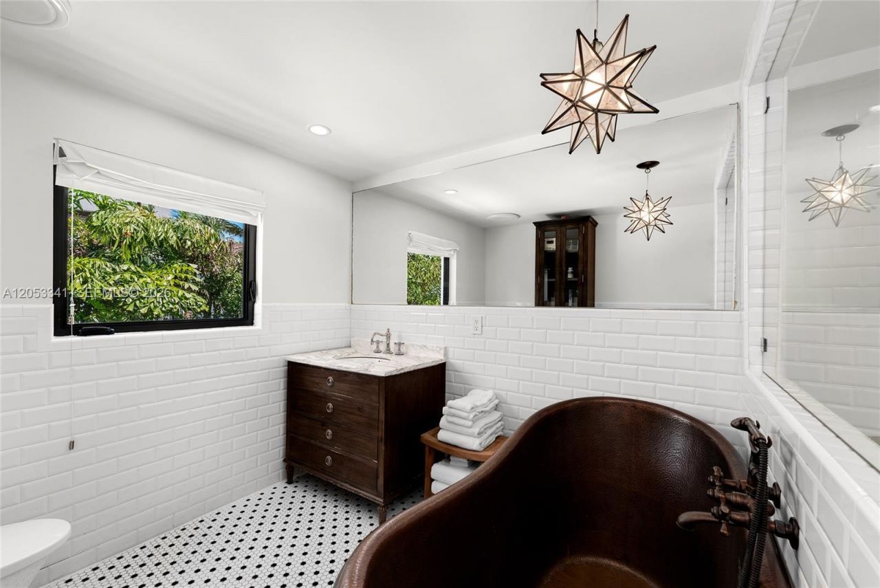4430 Alton Rd , Miami Beach, FL 33140 Photo