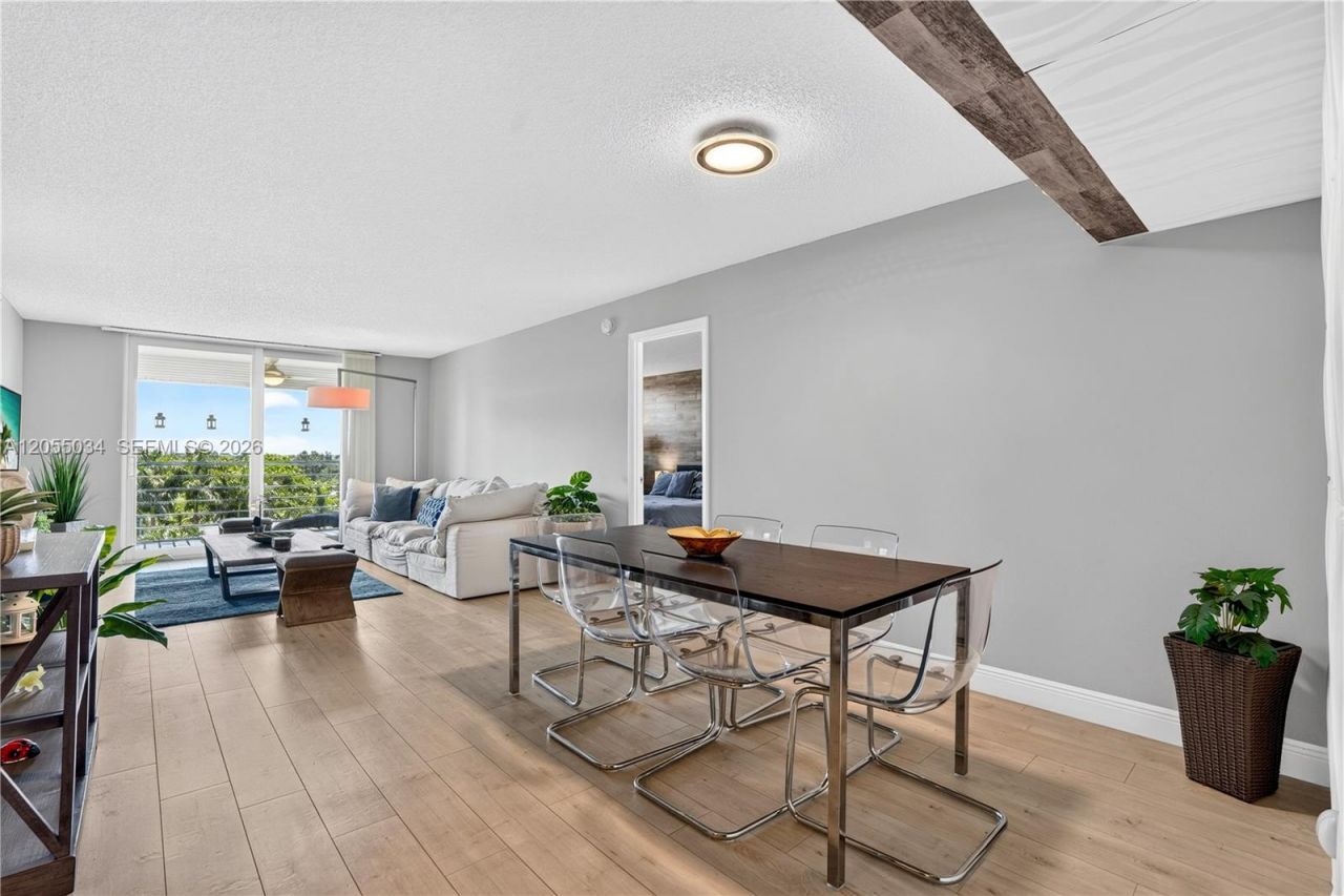 900 Saint Charles Pl , Unit 621, Pembroke Pines, FL 33026 Photo