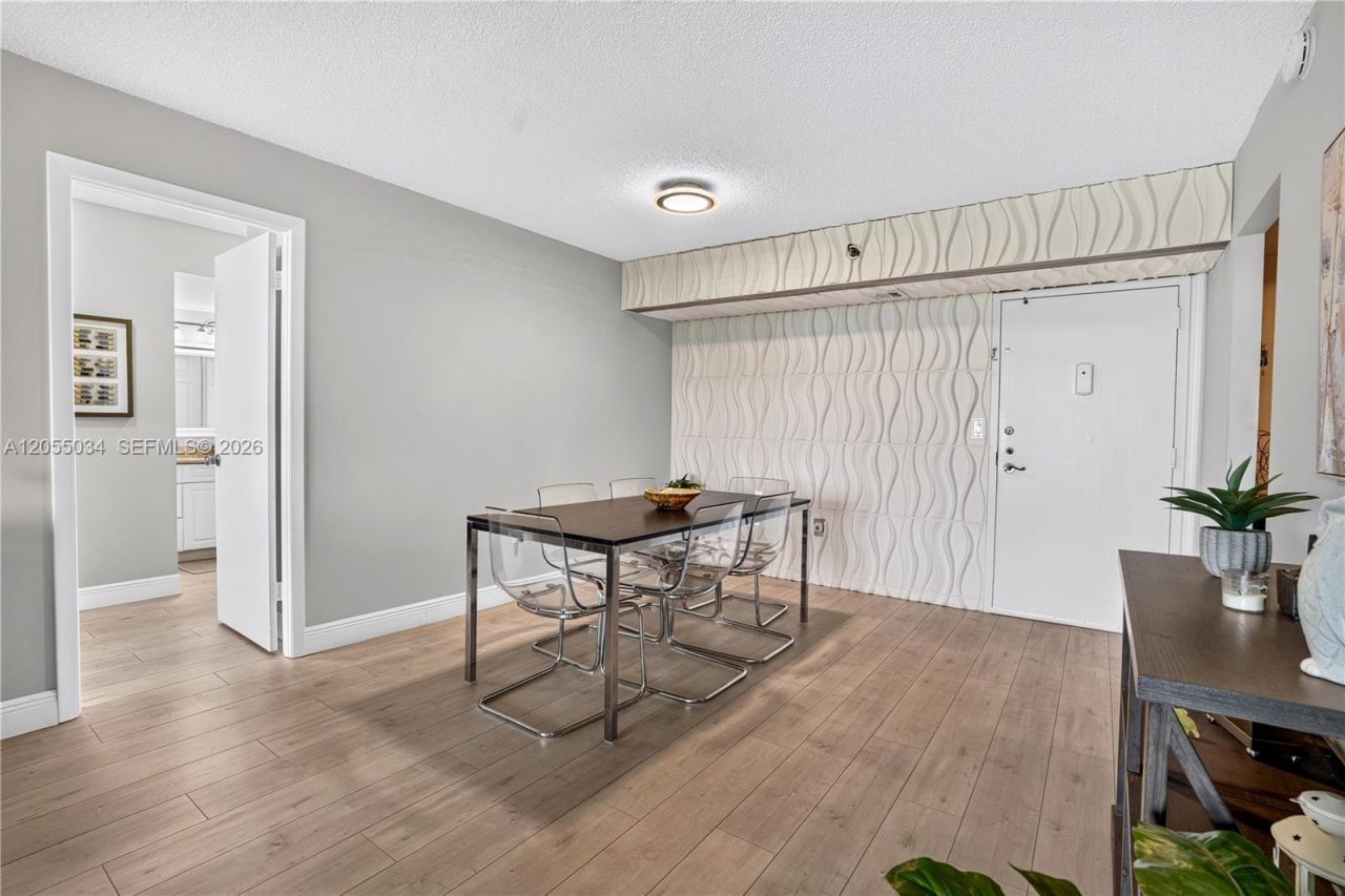 900 Saint Charles Pl , Unit 621, Pembroke Pines, FL 33026 Photo