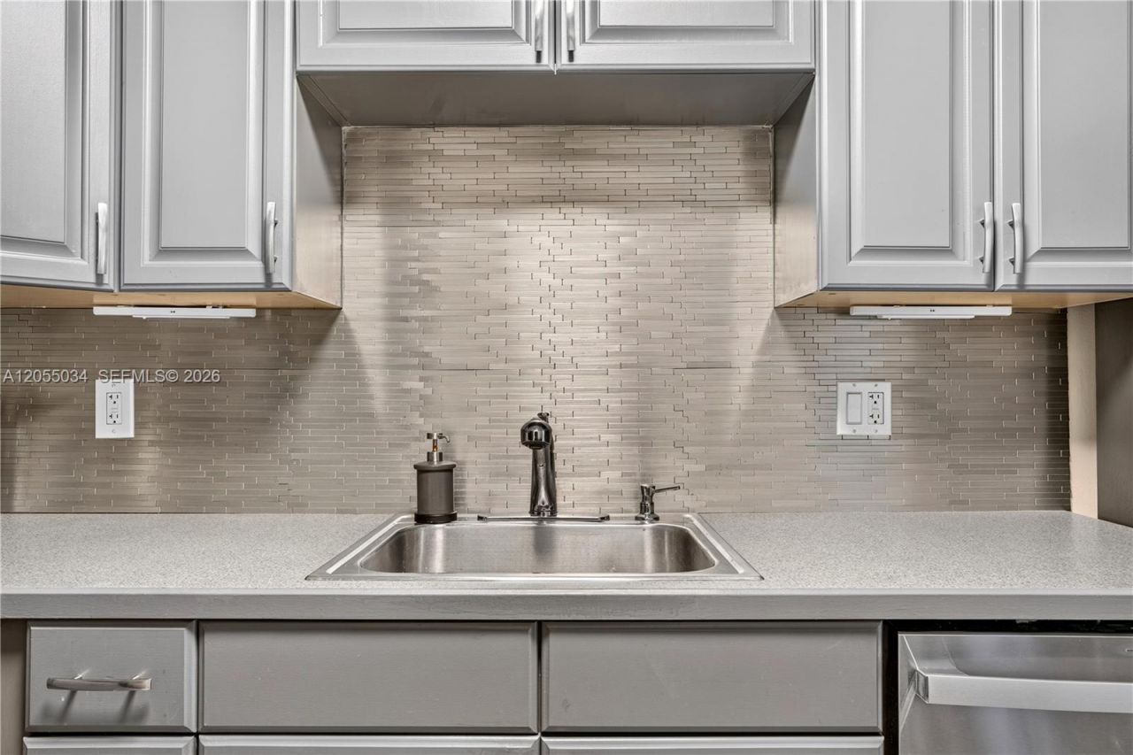 900 Saint Charles Pl , Unit 621, Pembroke Pines, FL 33026 Photo