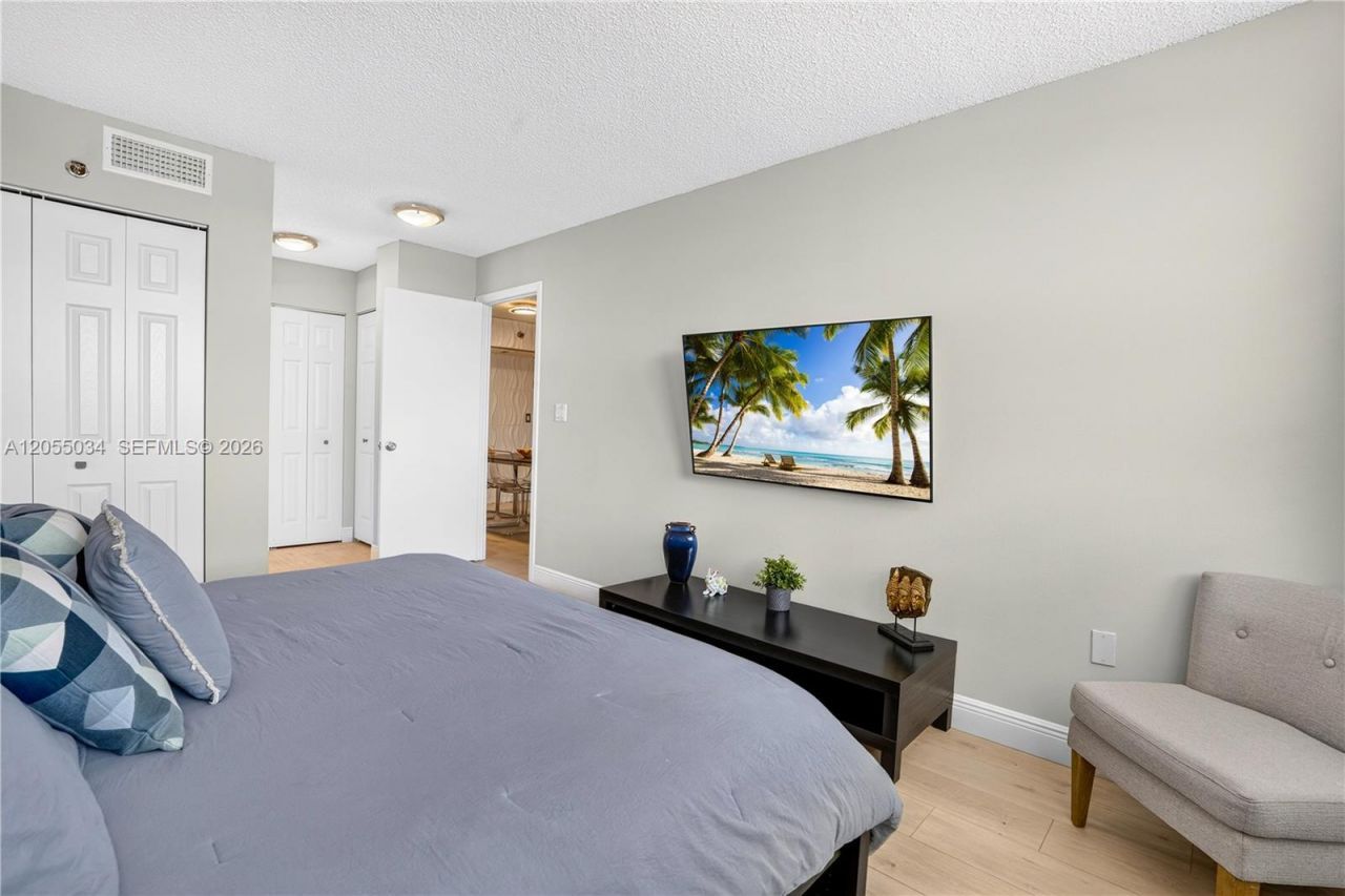 900 Saint Charles Pl , Unit 621, Pembroke Pines, FL 33026 Photo