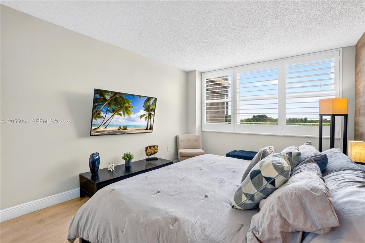 900 Saint Charles Pl , Unit 621, Pembroke Pines, FL 33026 Photo
