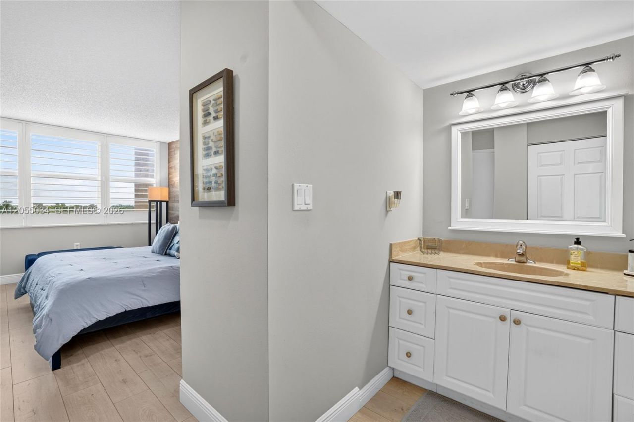 900 Saint Charles Pl , Unit 621, Pembroke Pines, FL 33026 Photo