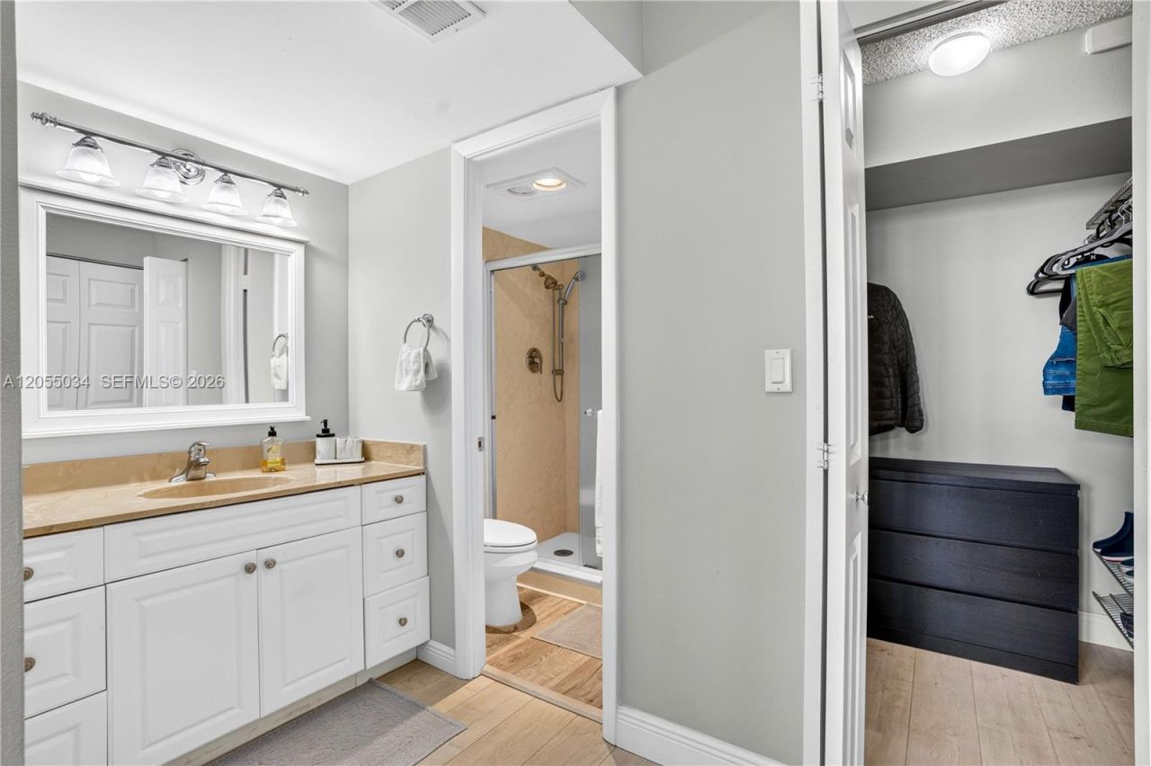 900 Saint Charles Pl , Unit 621, Pembroke Pines, FL 33026 Photo