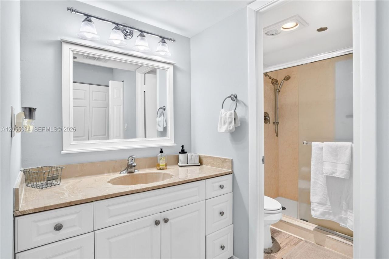900 Saint Charles Pl , Unit 621, Pembroke Pines, FL 33026 Photo
