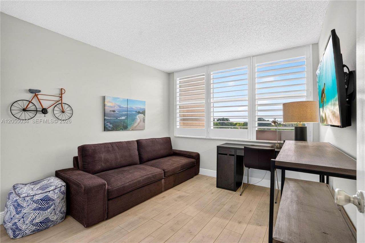 900 Saint Charles Pl , Unit 621, Pembroke Pines, FL 33026 Photo