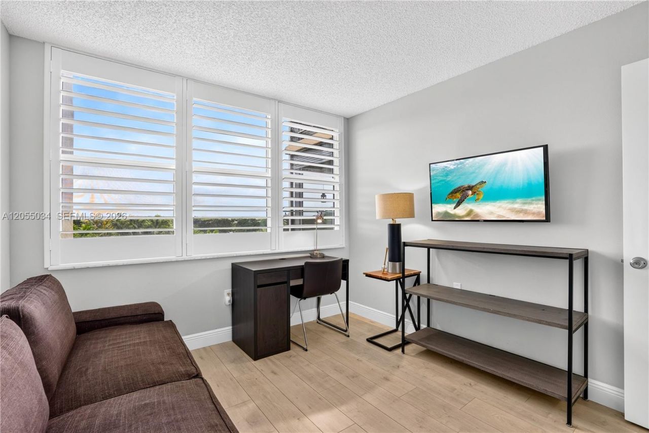 900 Saint Charles Pl , Unit 621, Pembroke Pines, FL 33026 Photo