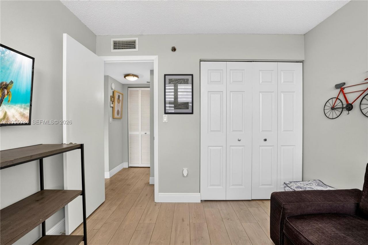 900 Saint Charles Pl , Unit 621, Pembroke Pines, FL 33026 Photo
