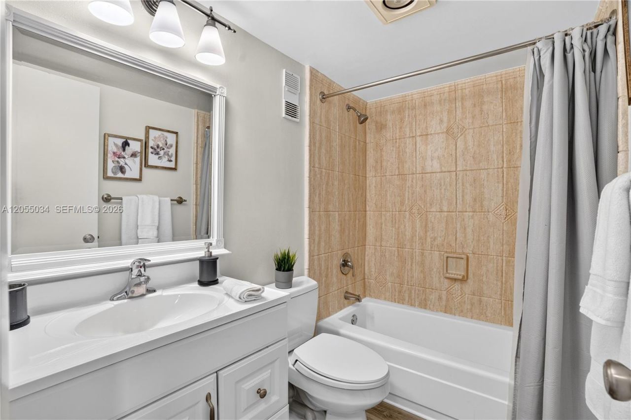 900 Saint Charles Pl , Unit 621, Pembroke Pines, FL 33026 Photo