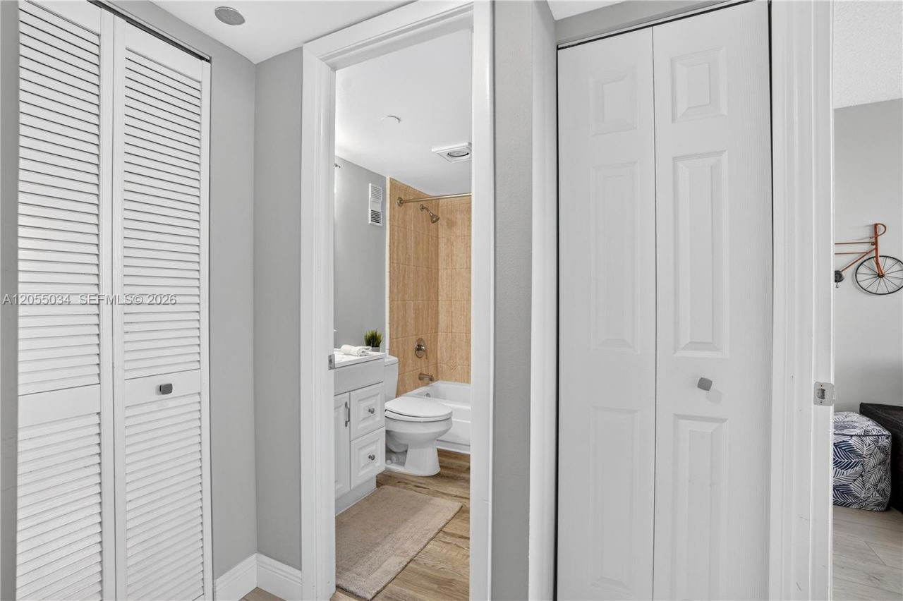 900 Saint Charles Pl , Unit 621, Pembroke Pines, FL 33026 Photo