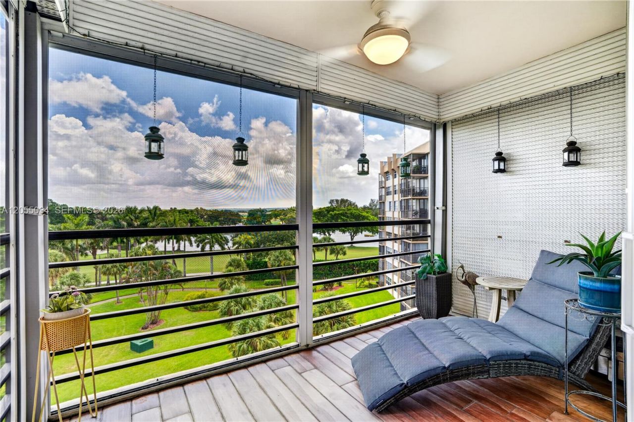 900 Saint Charles Pl , Unit 621, Pembroke Pines, FL 33026 Photo