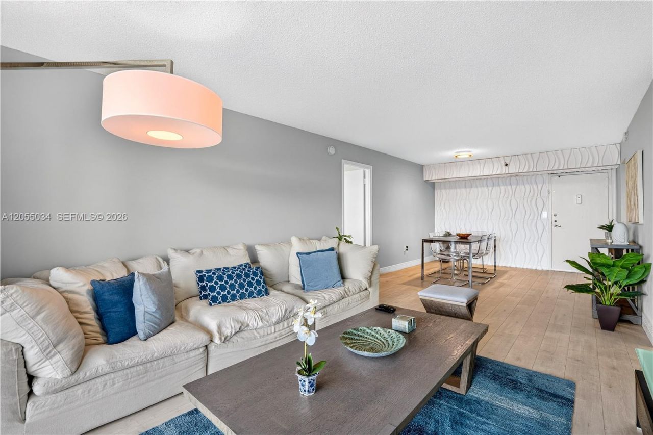 900 Saint Charles Pl , Unit 621, Pembroke Pines, FL 33026 Photo