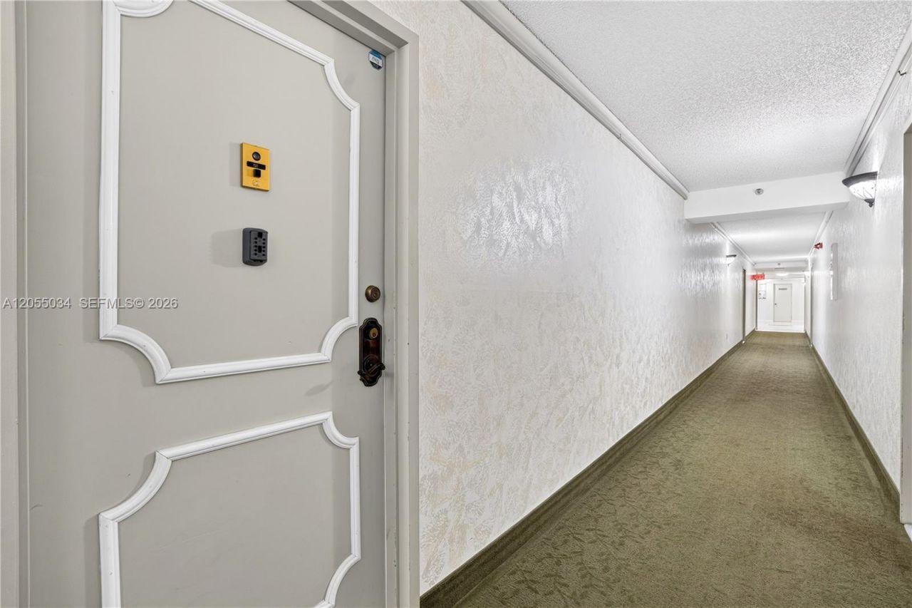 900 Saint Charles Pl , Unit 621, Pembroke Pines, FL 33026 Photo