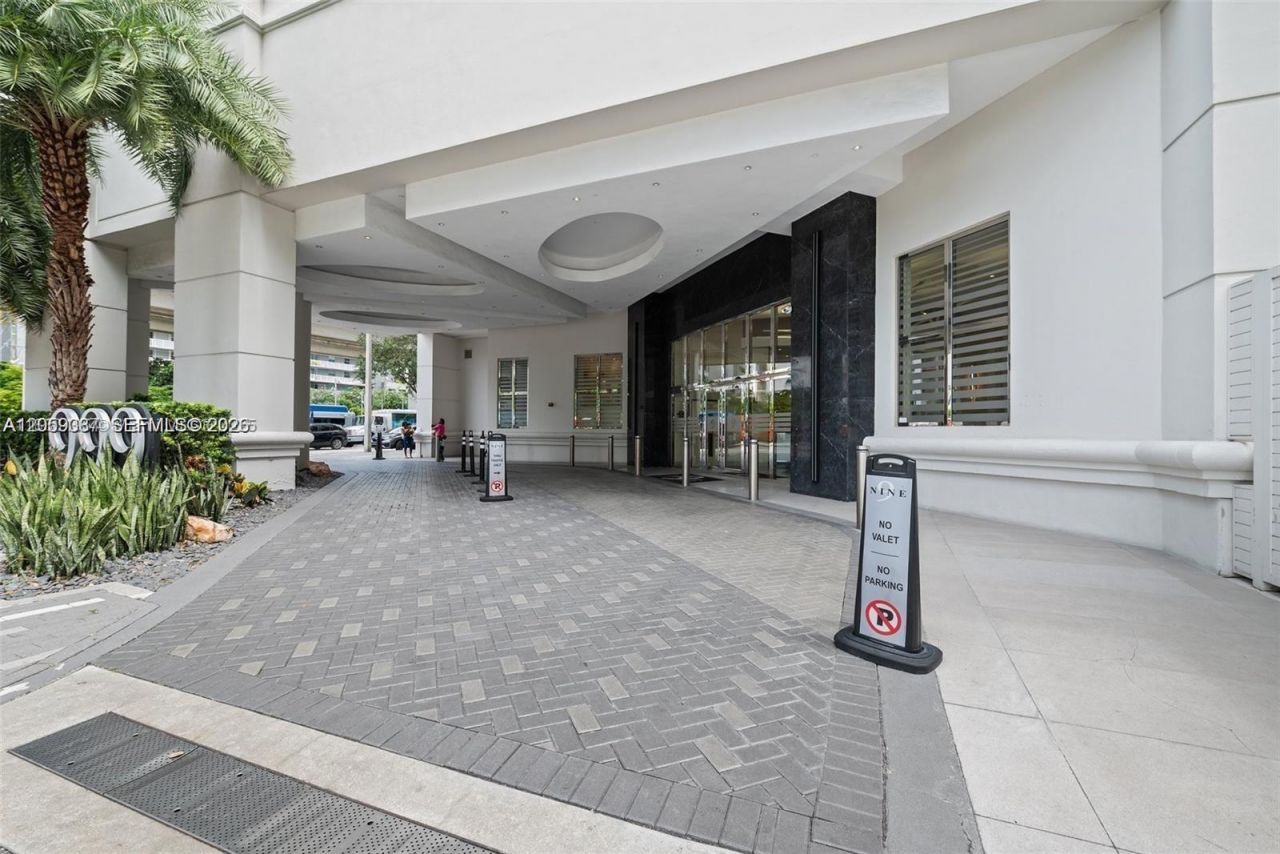 999 SW 1st Ave , Unit 3004, Miami, FL 33130 Photo