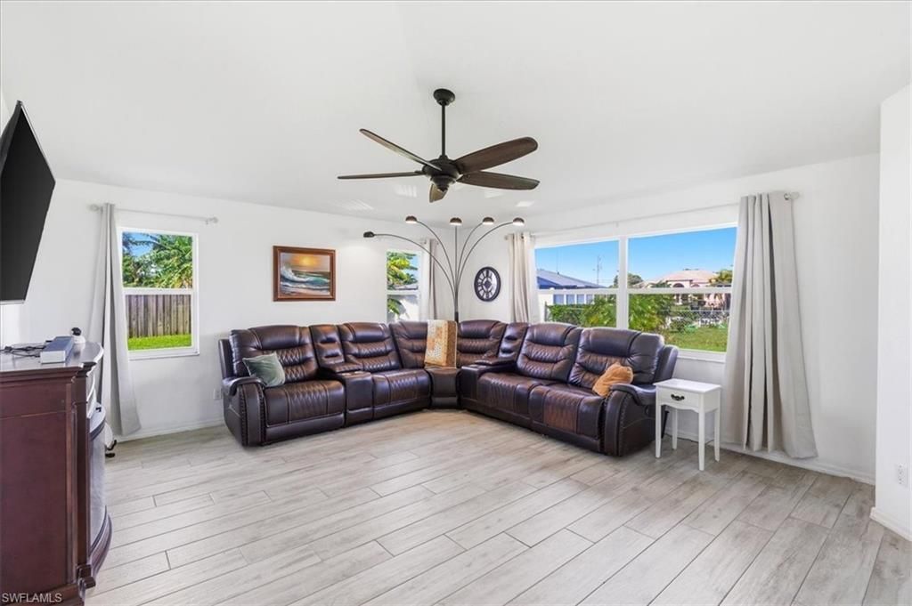 1702 SE 11th Ave, Cape Coral, FL 33990 Photo