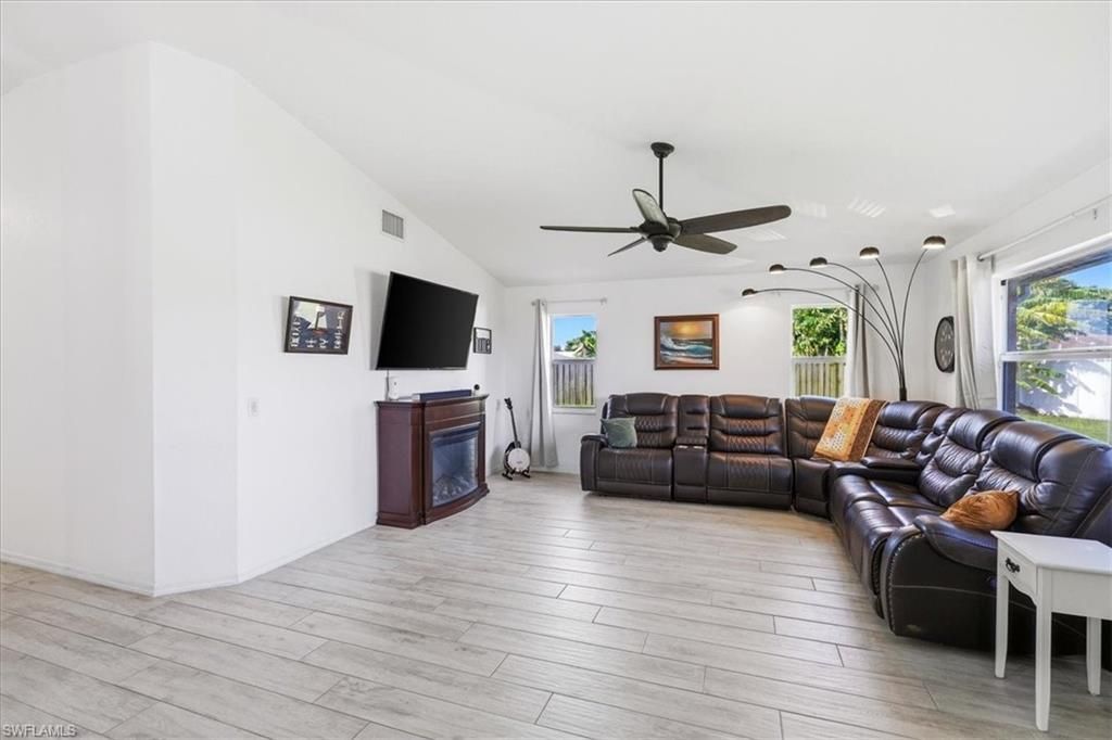 1702 SE 11th Ave, Cape Coral, FL 33990 Photo